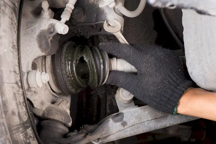 checking the symptoms of a failing Axle seal