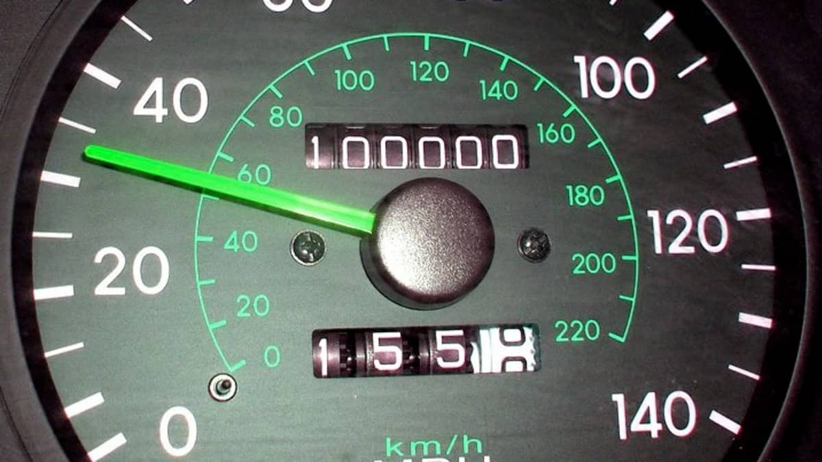 speedometer with 100k mileage