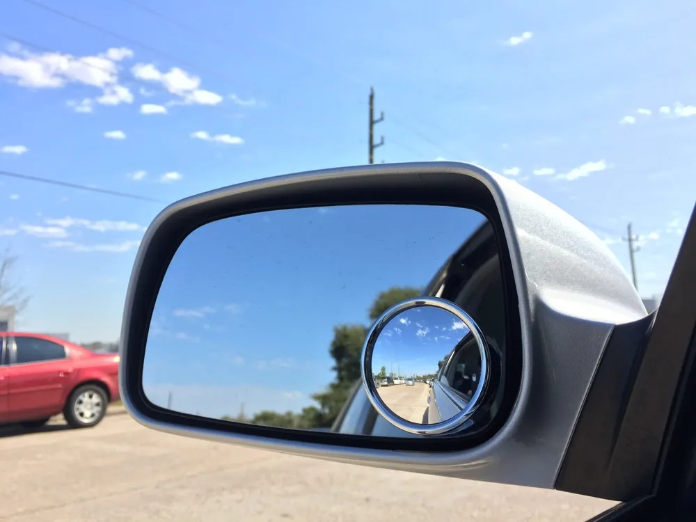 blind spot mirror of a car