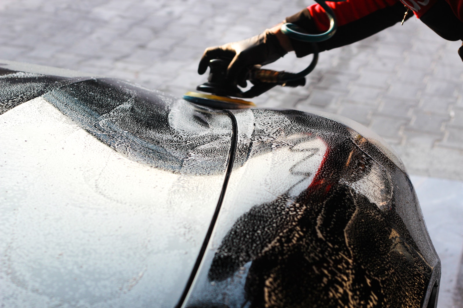using a dual action polisher on headlights
