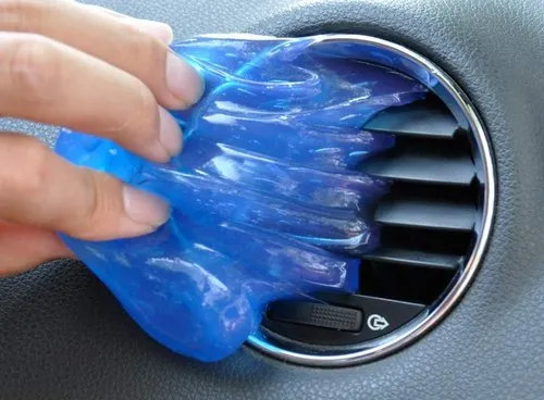 Using the cleaning putty in the car vents
