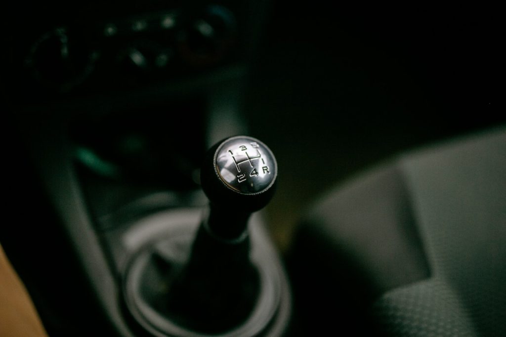 shift knob in a manual car