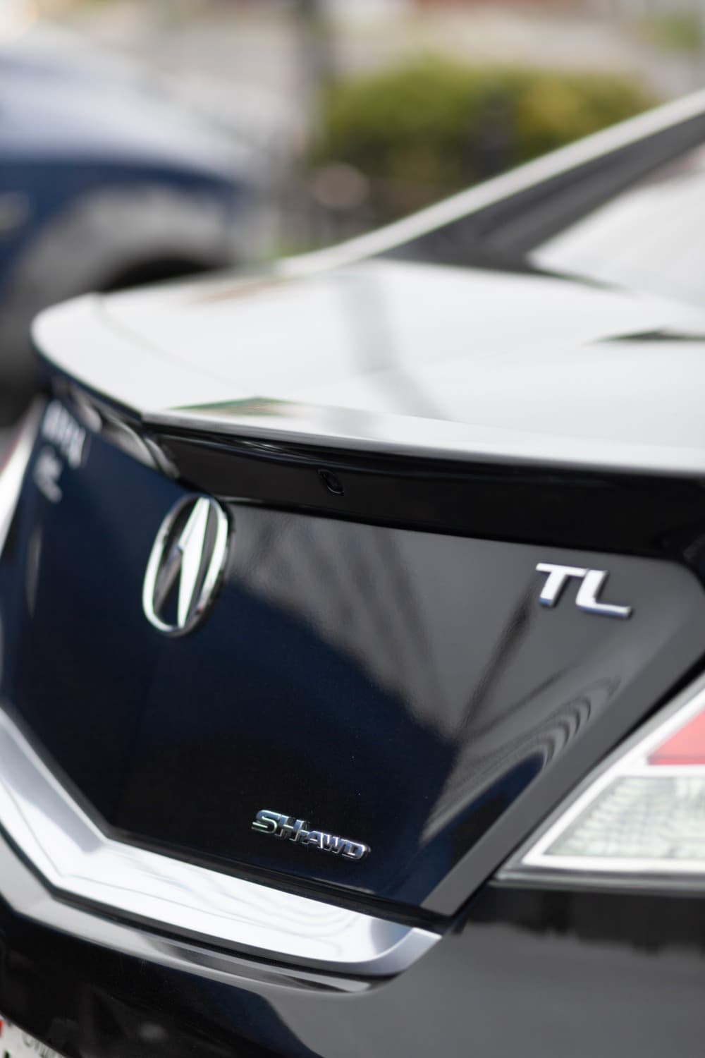 black trun of acura tl