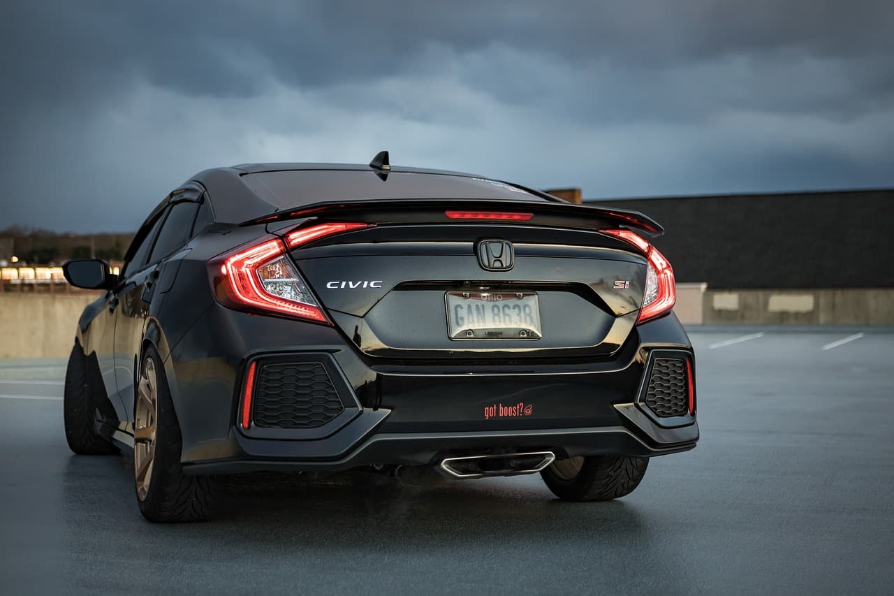 rear shot of newer honda civic si