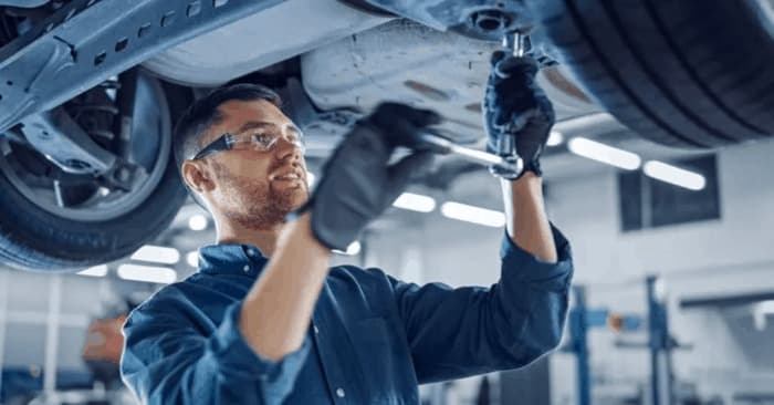 mechanic vs dealership
