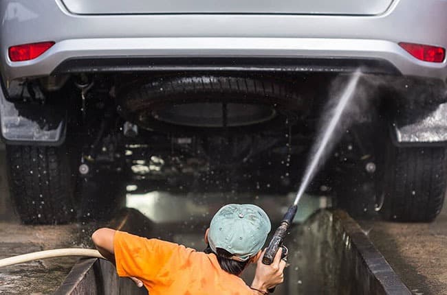 carwash, Cleaning the underside of the car