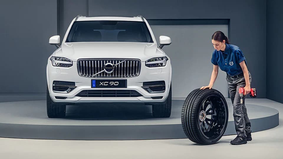 Volvo car service. car maintenance