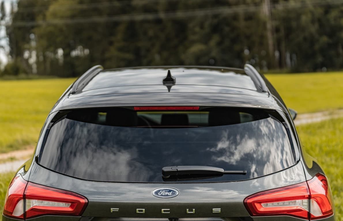 picture of the back of a ford focus