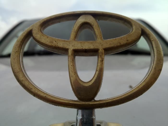 Toyota rusted emblem